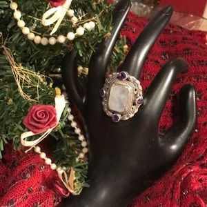 Gorgeous vintage antique faced moonstone ring with 4 amethyst gemstones!